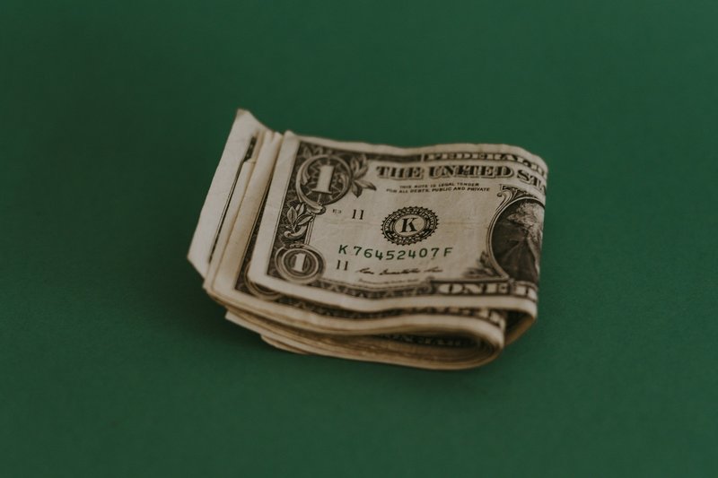 (Re)penser la régulation bancaire, image d'une liasse de billet
